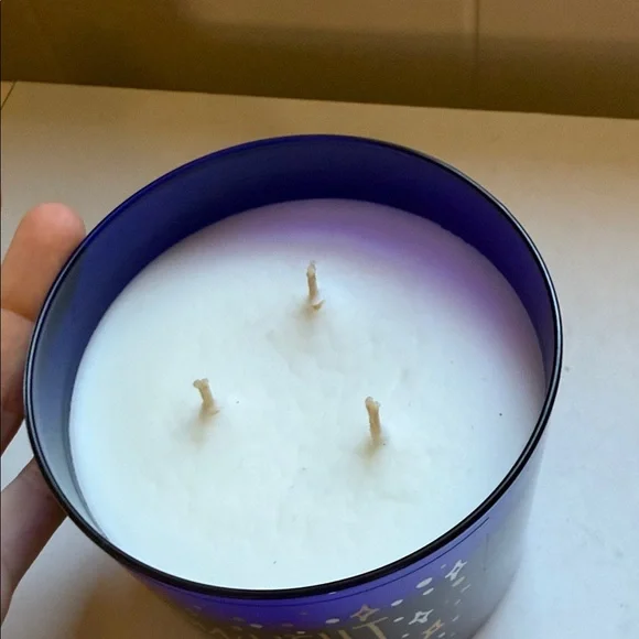 Bath & Body Works Midnight Blue Candle lavender vanilla - Picture 4 of 4